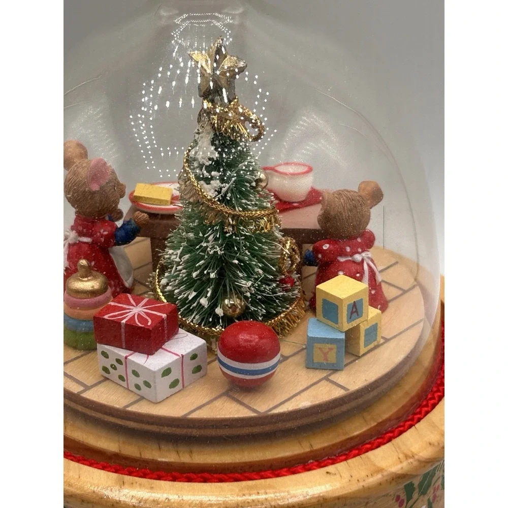 Vintage Enesco Christmas Mice‎ Cheese Cloche Musical Animated 1990 Music Box